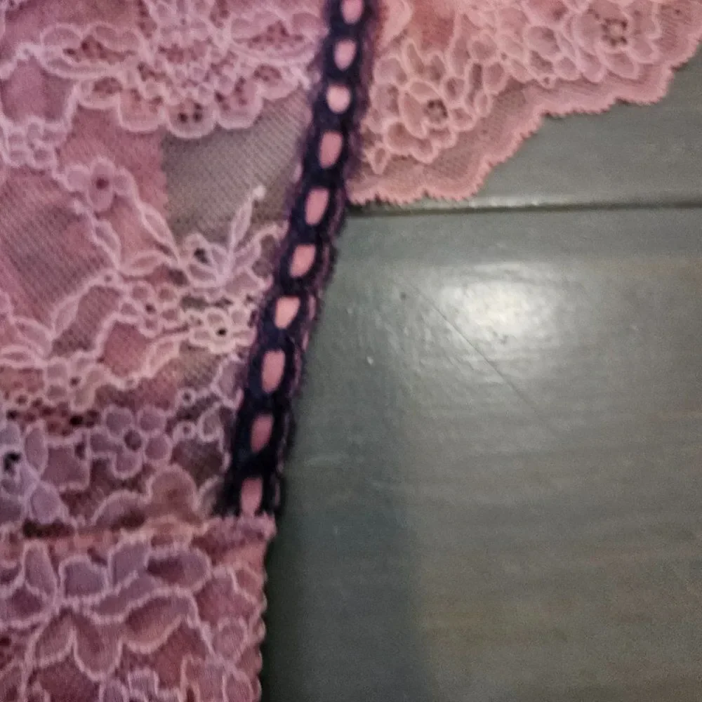 NWT Victoria’s Secret Ribbon Slot Lace Thong Panty Pink Dusk Mauve Size Medium